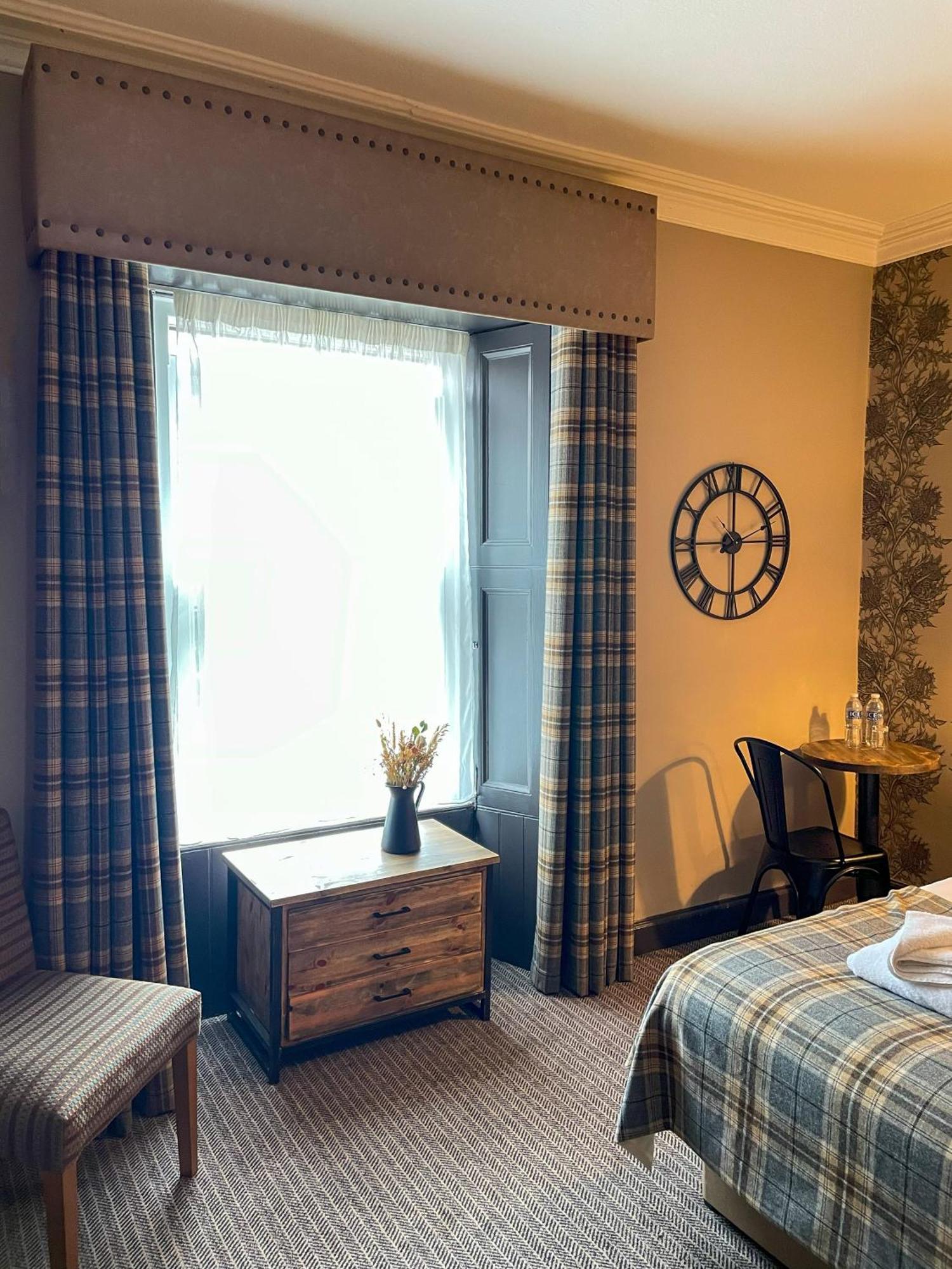 Traquair Arms Hotel Innerleithen Bagian luar foto