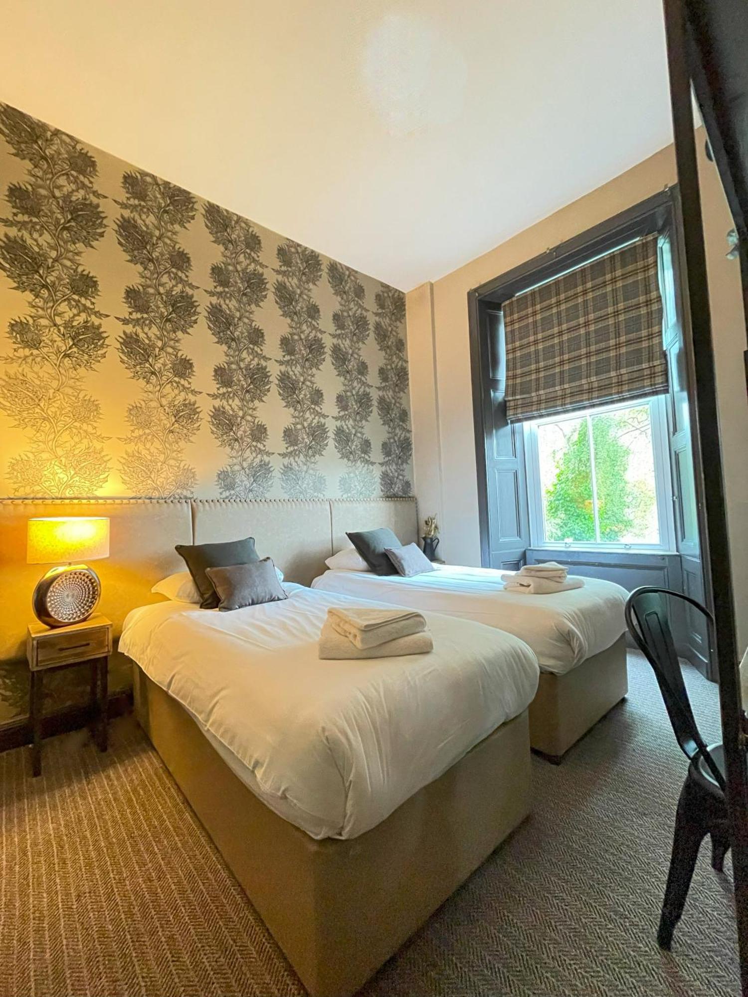 Traquair Arms Hotel Innerleithen Bagian luar foto