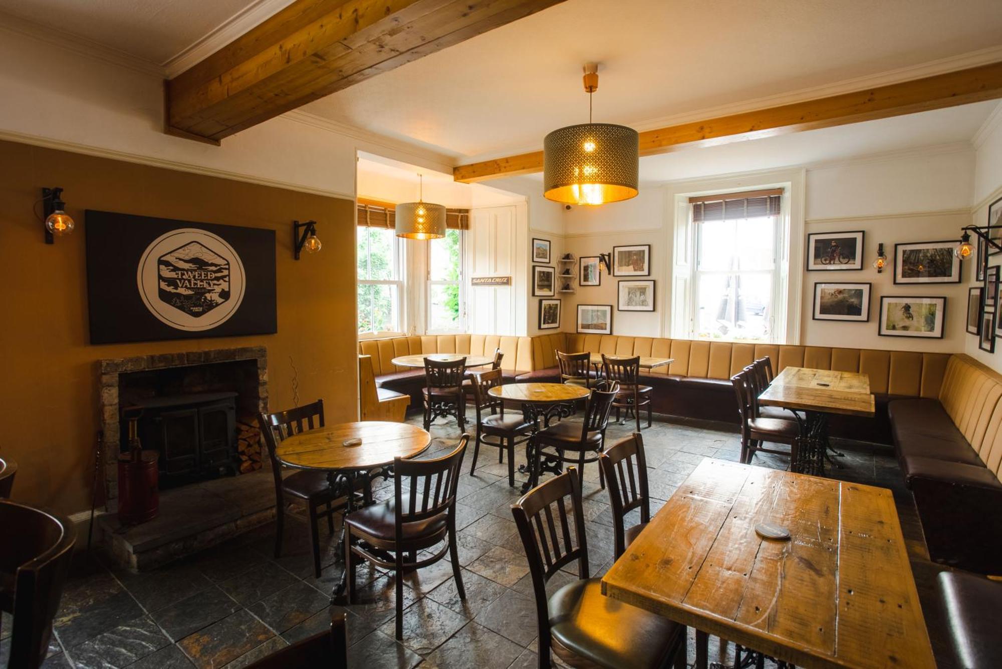 Traquair Arms Hotel Innerleithen Bagian luar foto