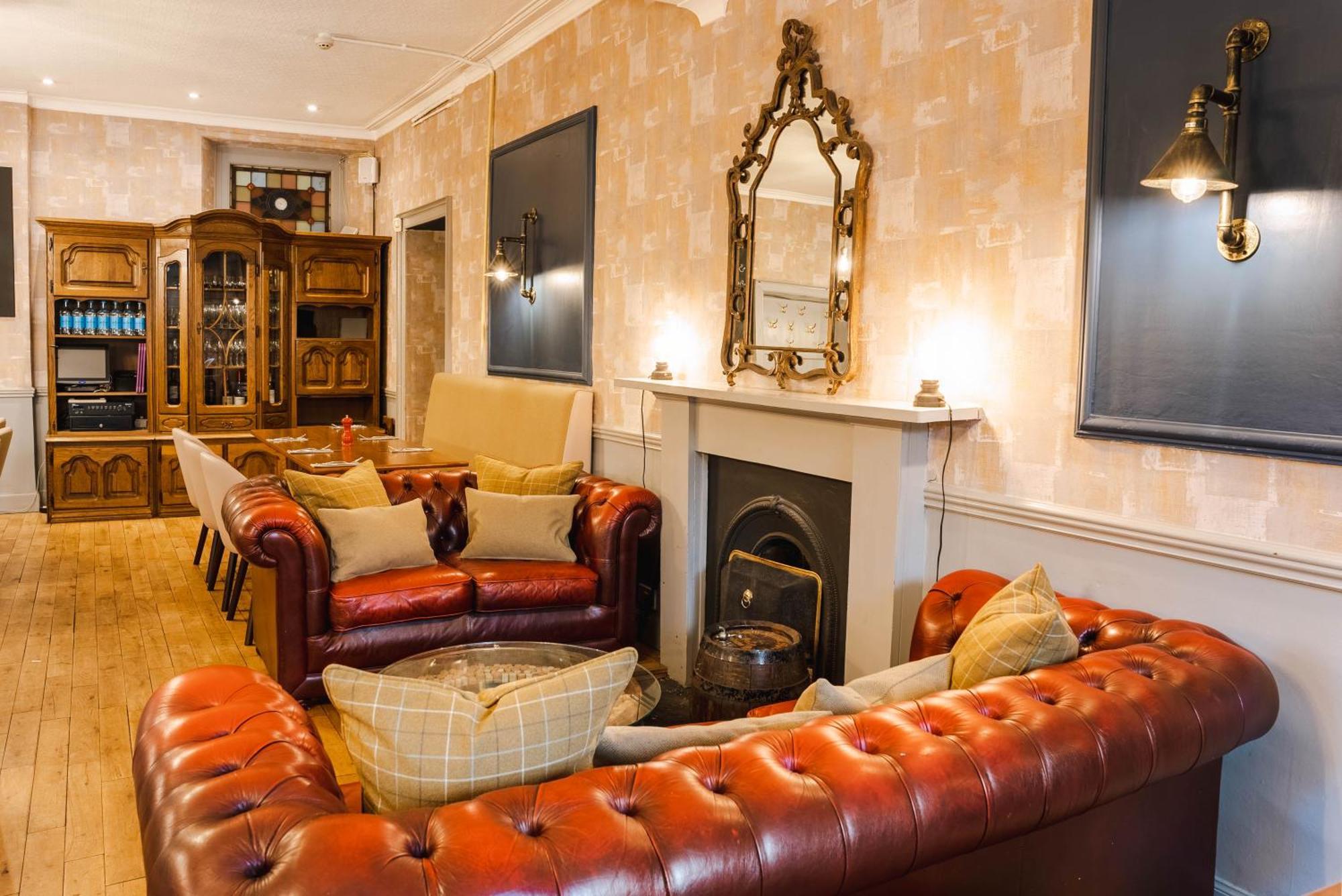 Traquair Arms Hotel Innerleithen Bagian luar foto