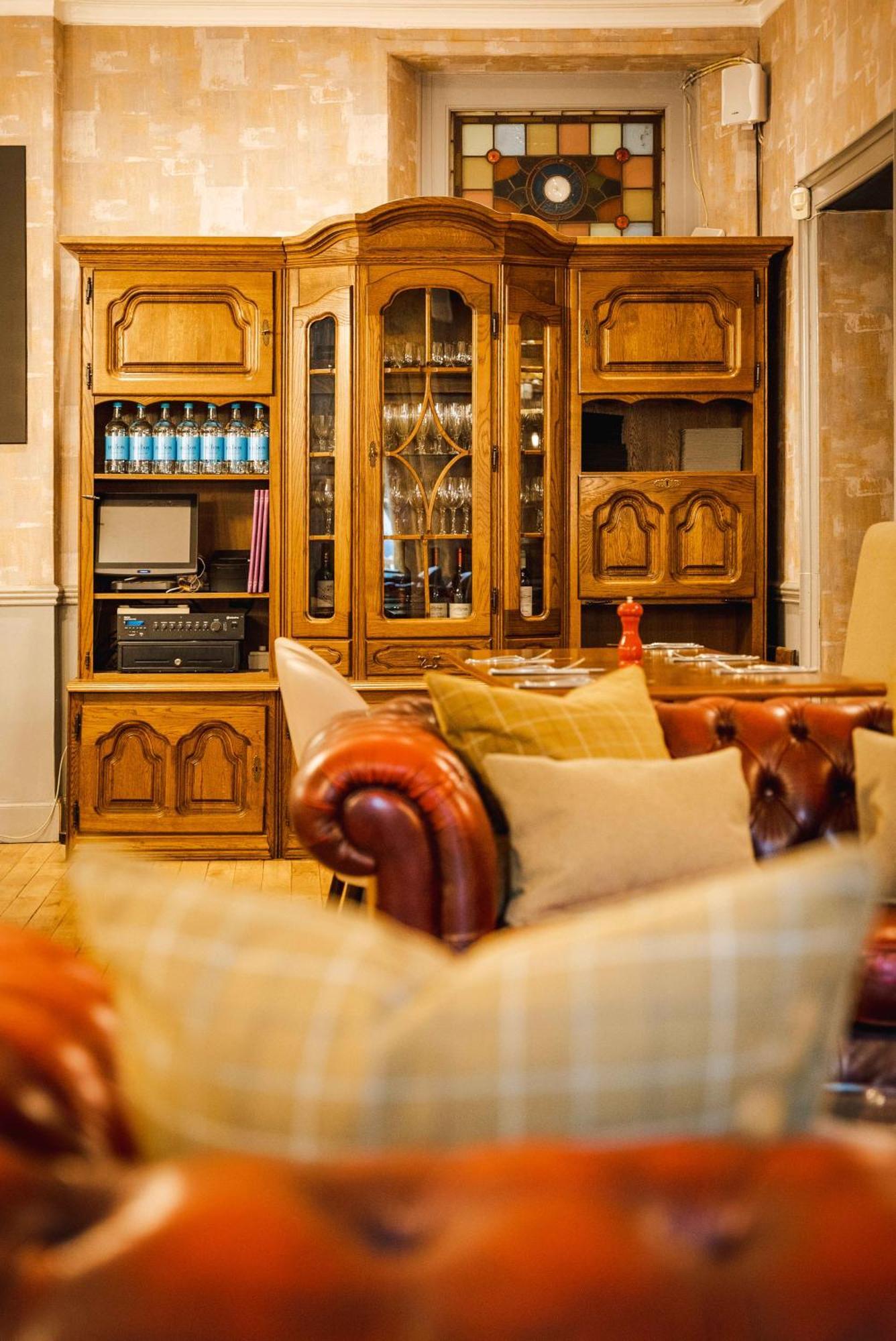 Traquair Arms Hotel Innerleithen Bagian luar foto