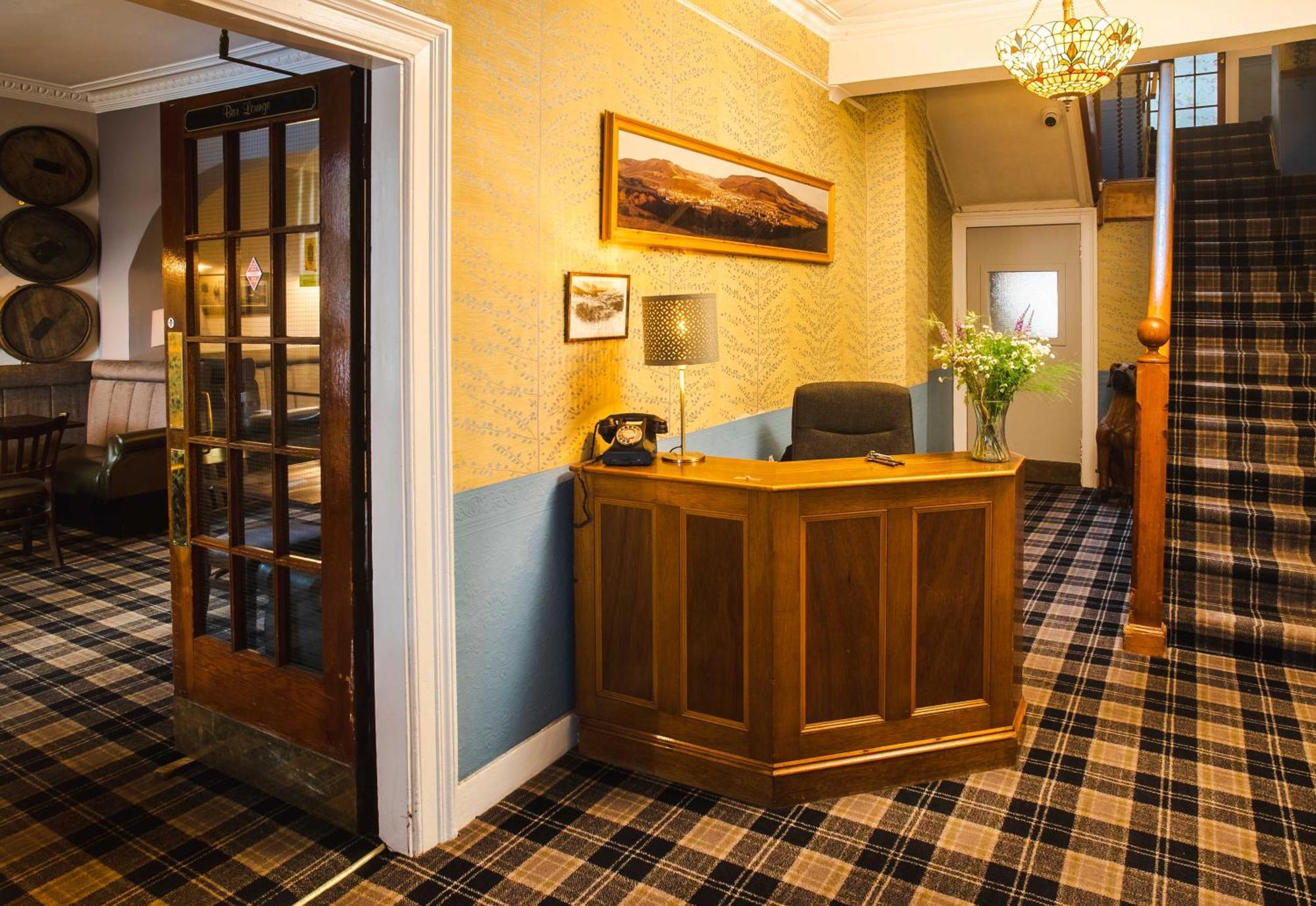 Traquair Arms Hotel Innerleithen Bagian luar foto