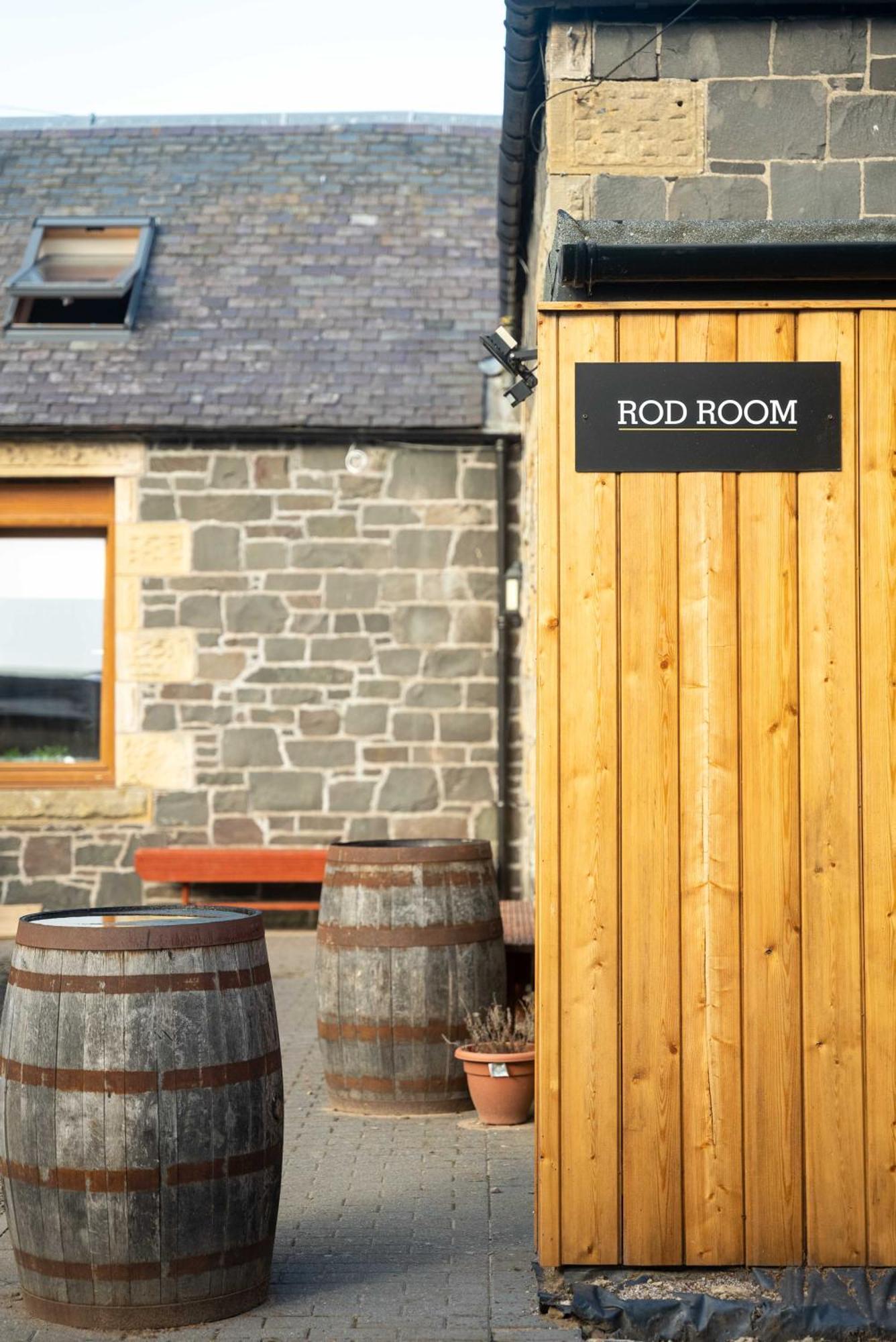 Traquair Arms Hotel Innerleithen Bagian luar foto