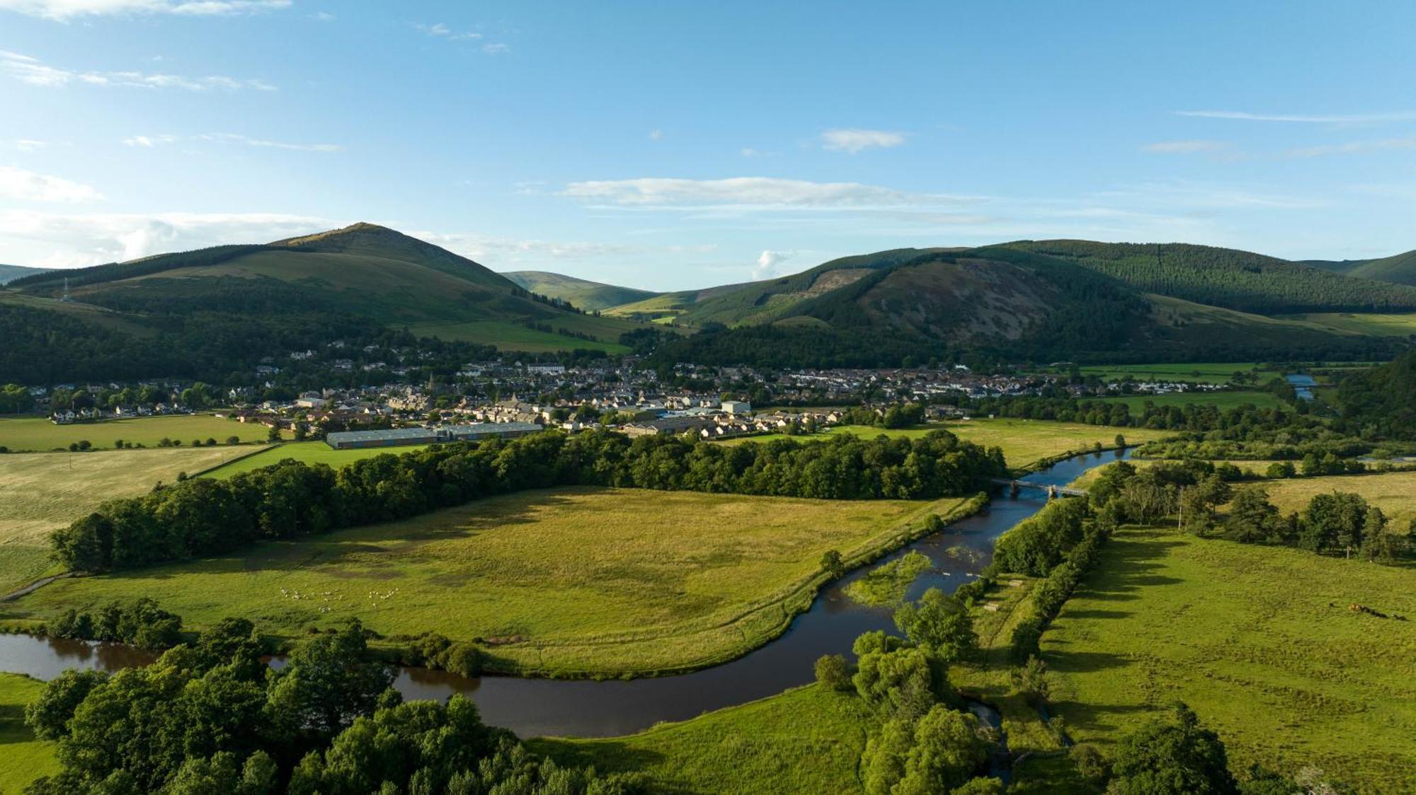Traquair Arms Hotel Innerleithen Bagian luar foto