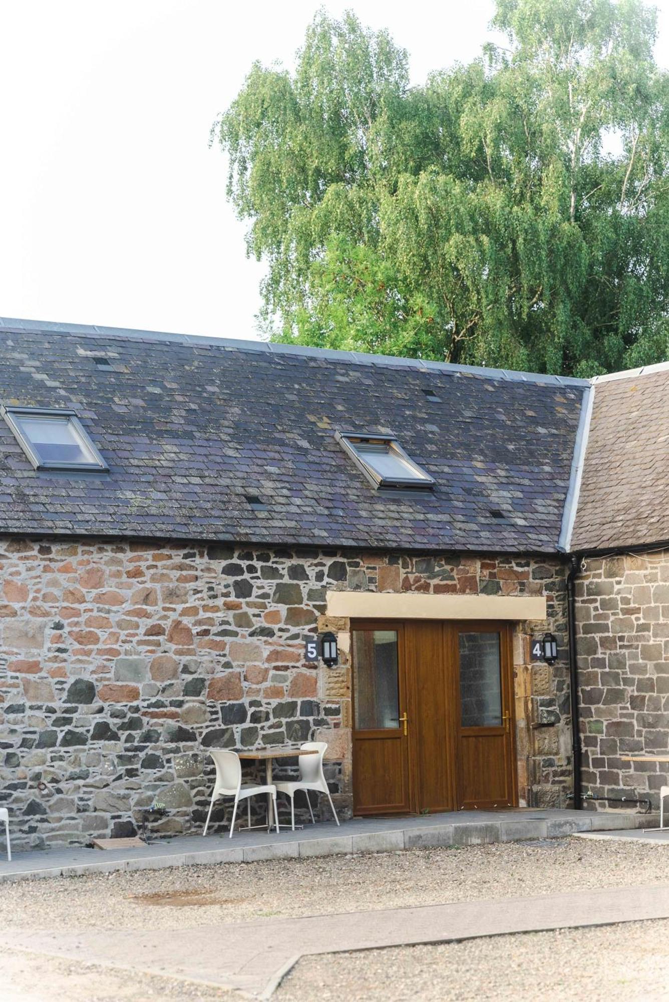Traquair Arms Hotel Innerleithen Bagian luar foto