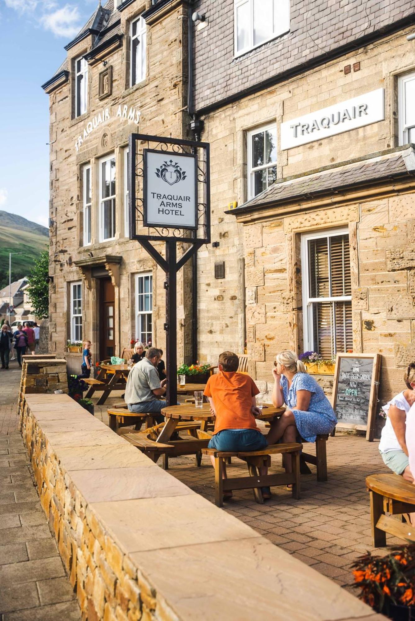 Traquair Arms Hotel Innerleithen Bagian luar foto