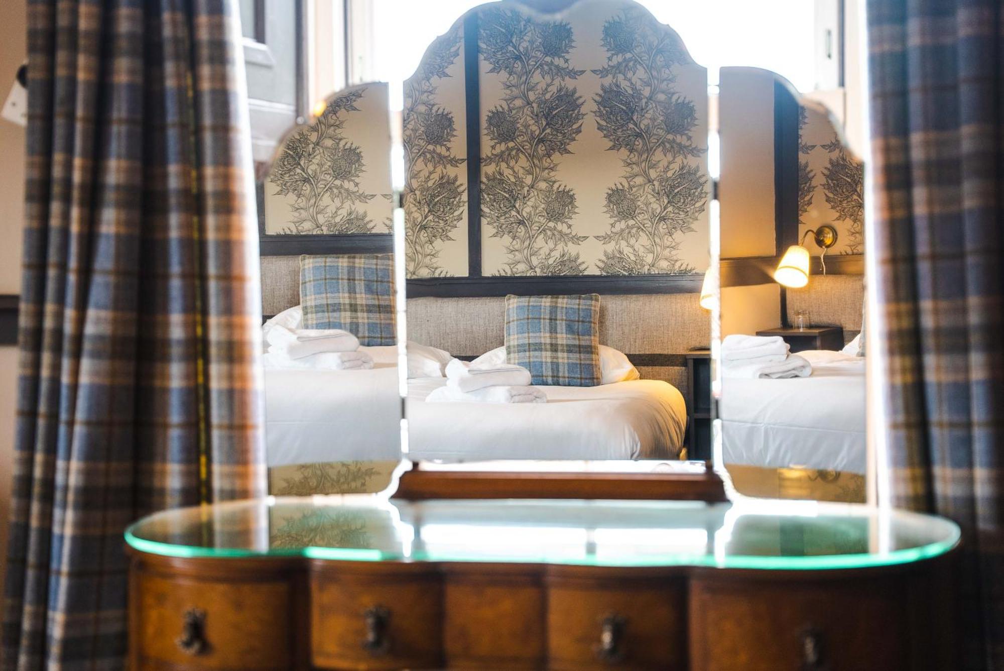 Traquair Arms Hotel Innerleithen Bagian luar foto