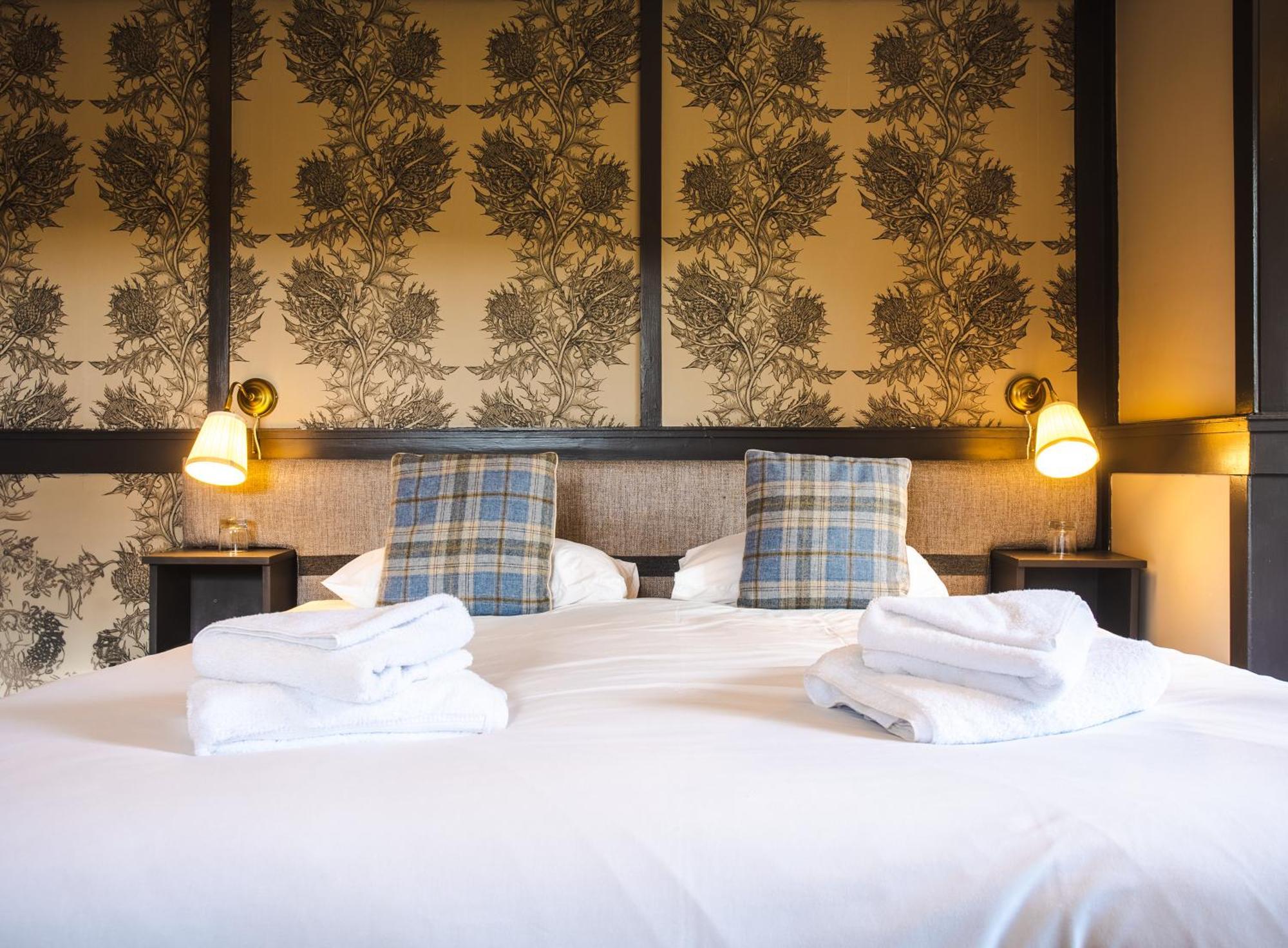 Traquair Arms Hotel Innerleithen Bagian luar foto