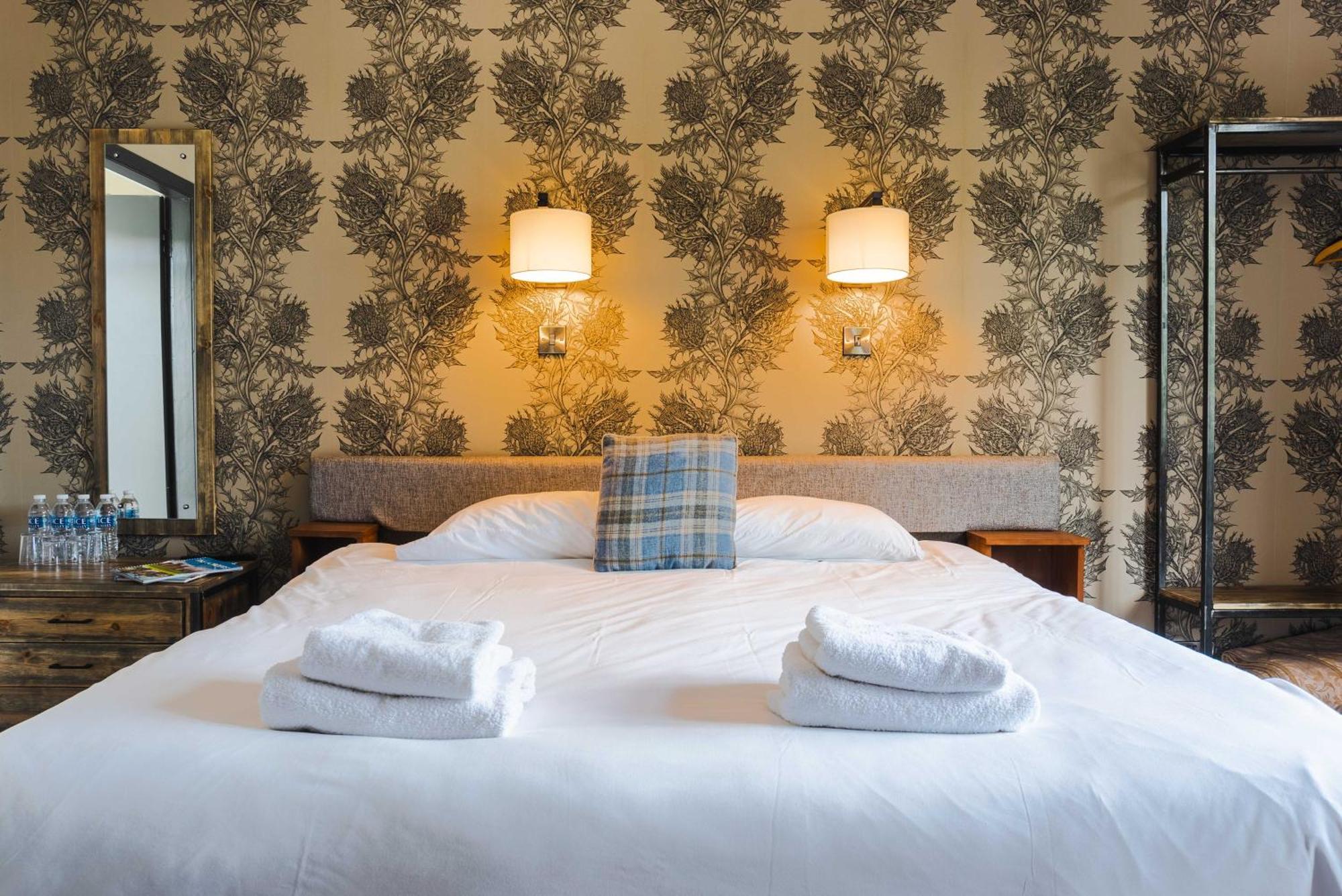 Traquair Arms Hotel Innerleithen Bagian luar foto