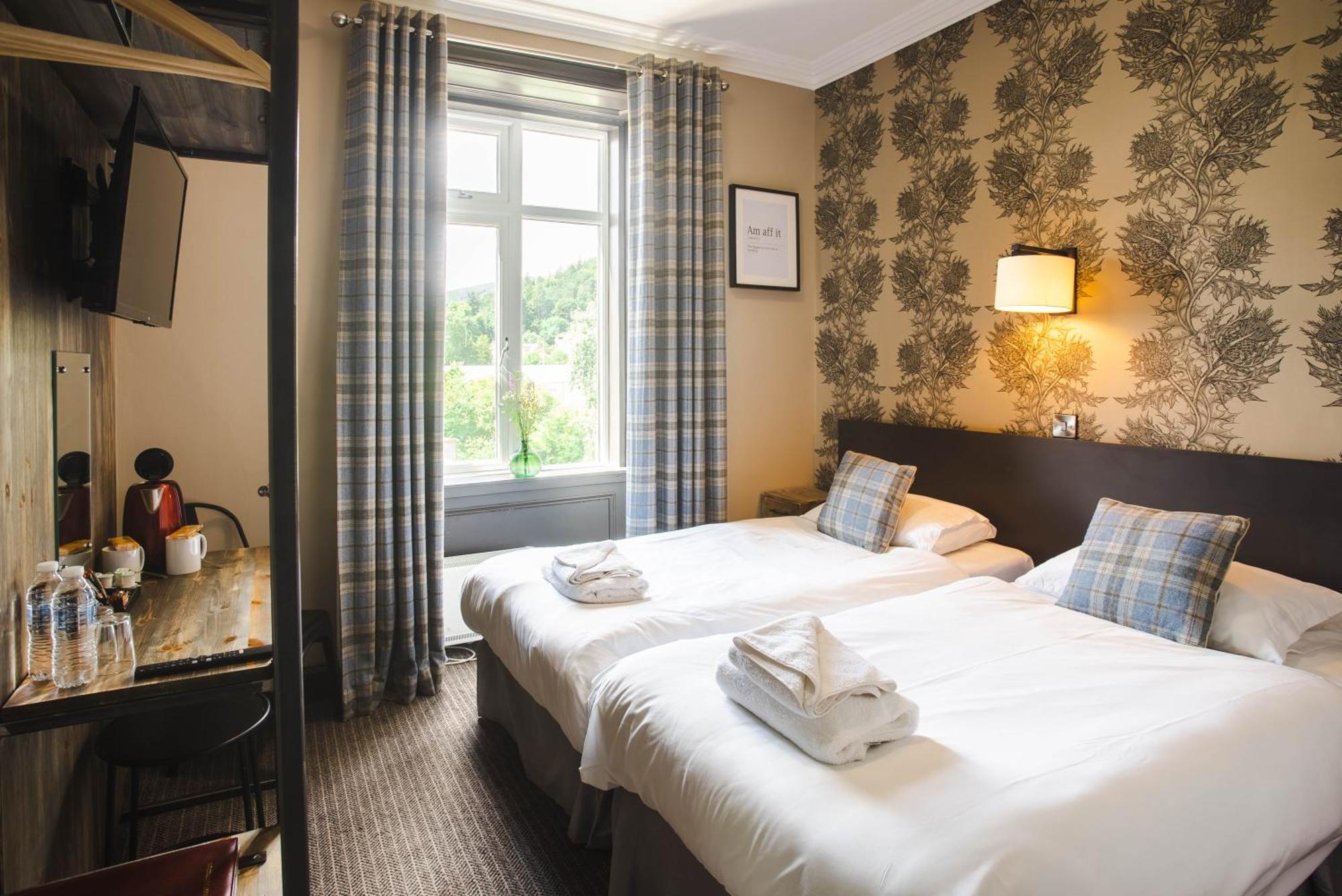 Traquair Arms Hotel Innerleithen Bagian luar foto