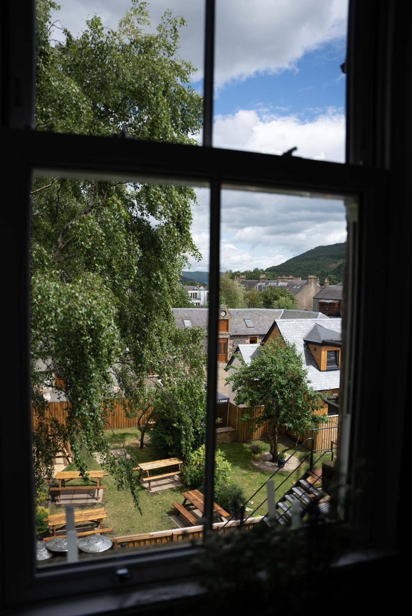 Traquair Arms Hotel Innerleithen Bagian luar foto